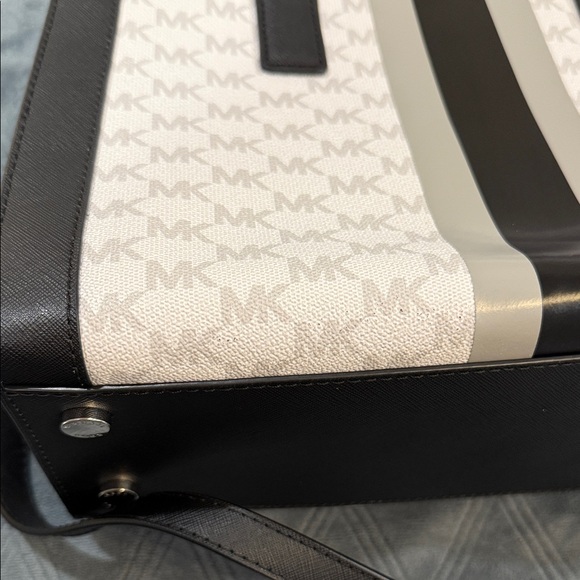 Michael Kors Black and Cream Satchel - Picture 7 of 8